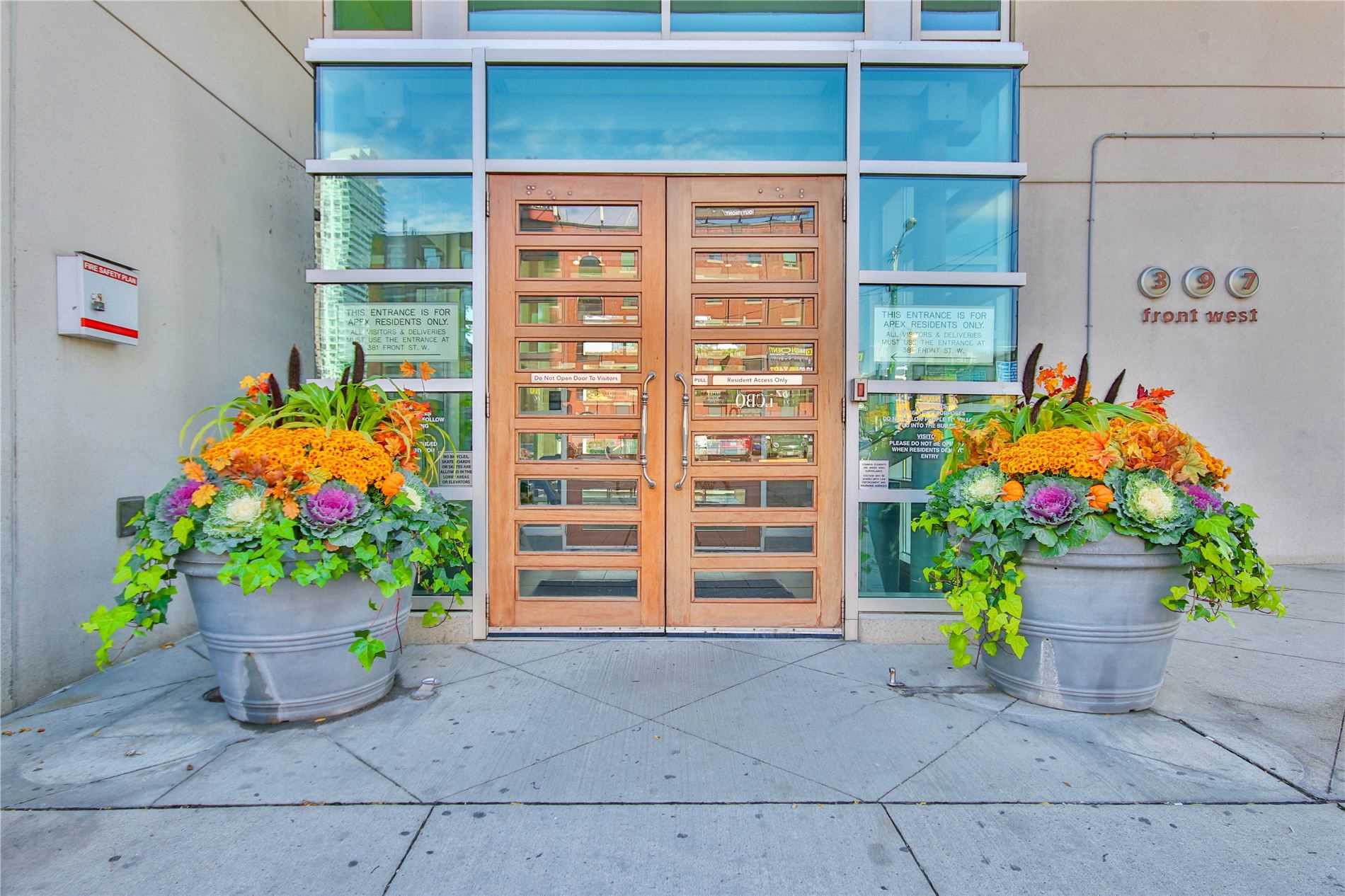 397 Front Street W #911