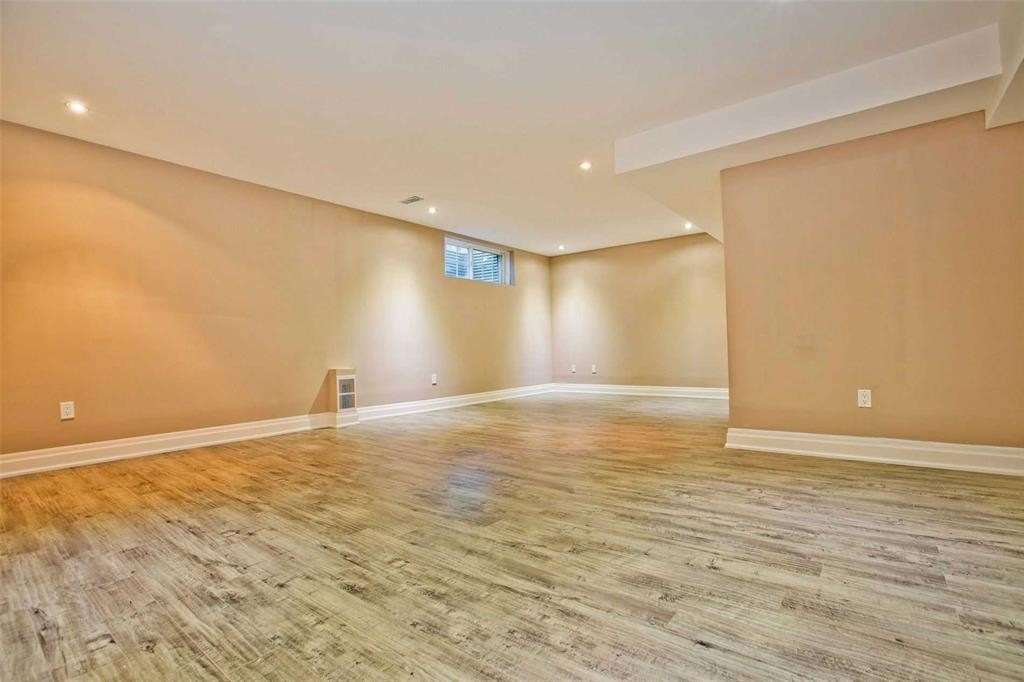 8 Shady Oaks Crescent