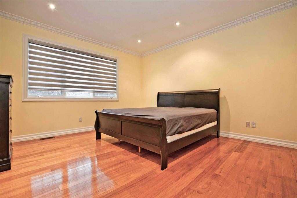 8 Shady Oaks Crescent
