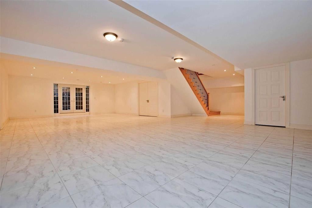 8 Shady Oaks Crescent