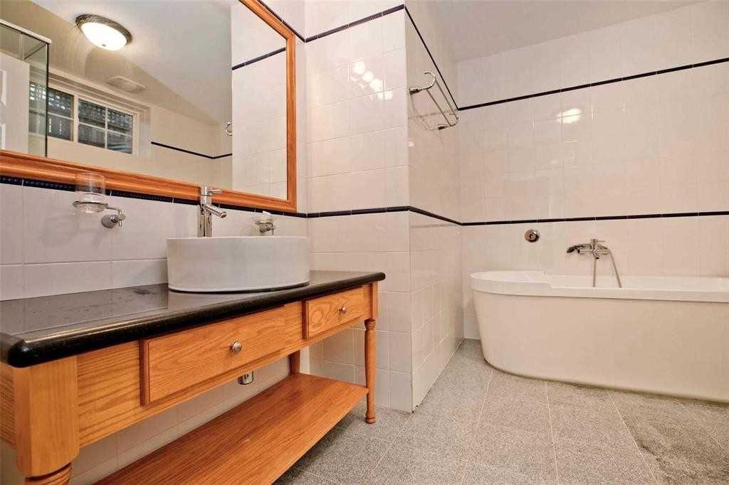 8 Shady Oaks Crescent