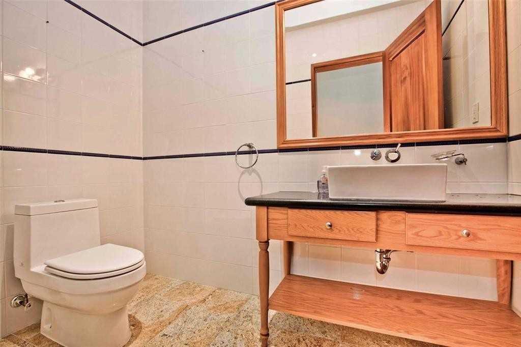 8 Shady Oaks Crescent