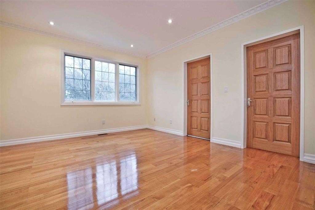 8 Shady Oaks Crescent