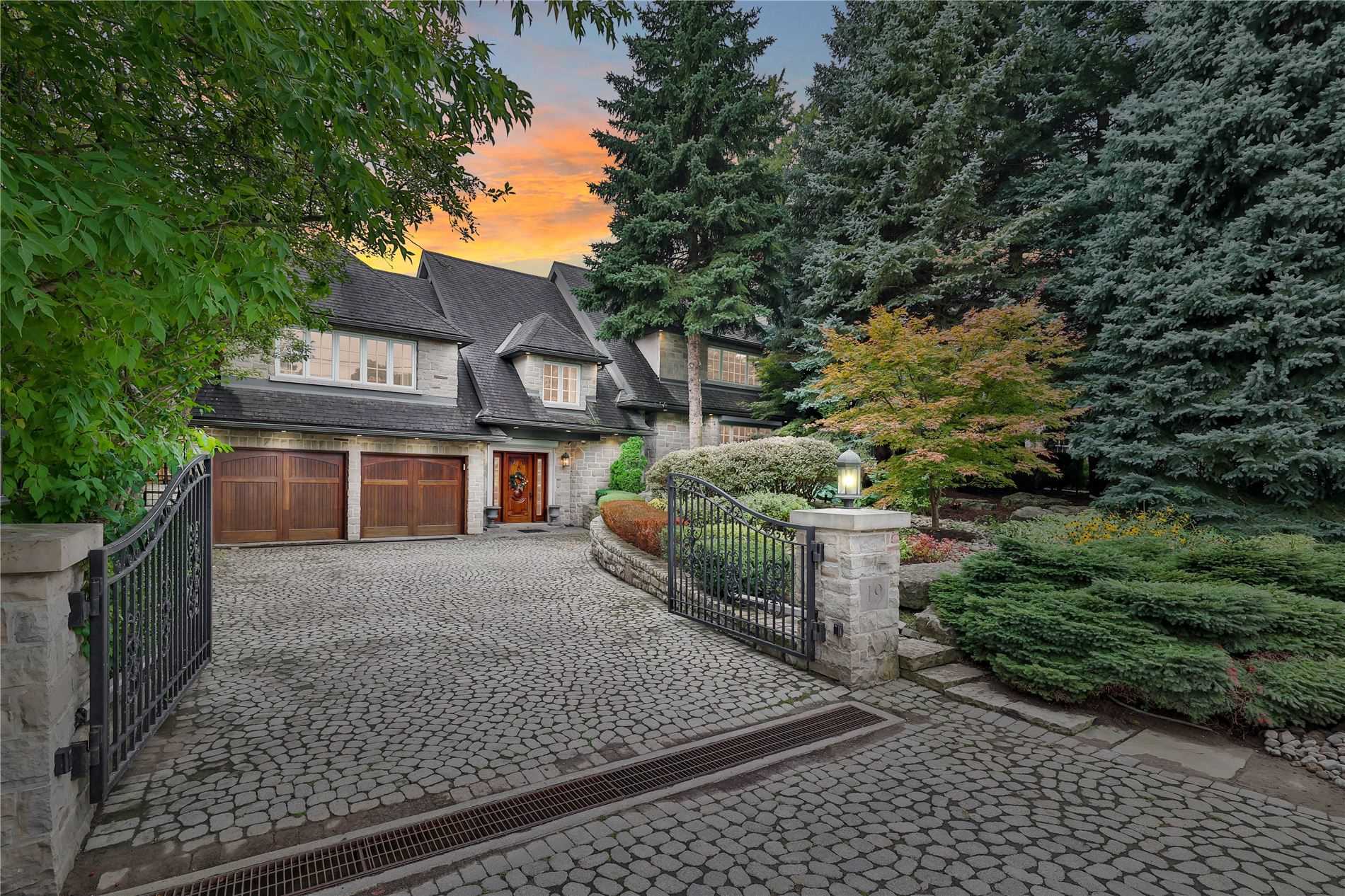 19 Forest Glen Cres