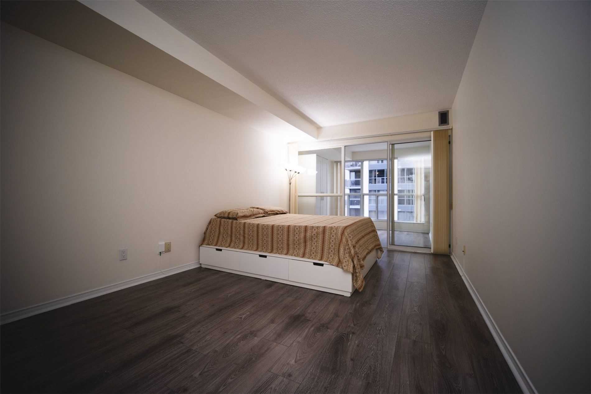 28 Hollywood Ave, #1210