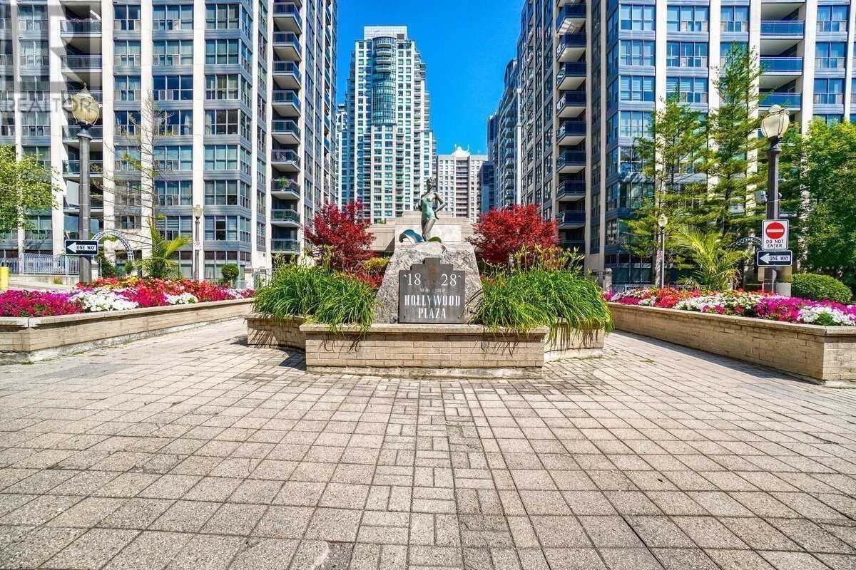 28 Hollywood Ave, #1210