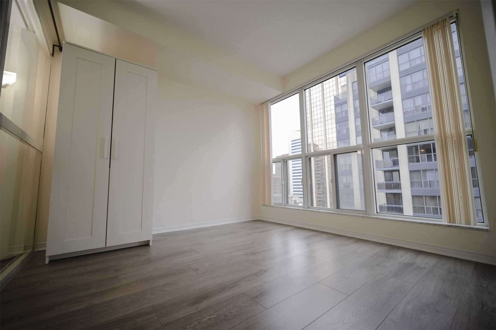 28 Hollywood Ave, #1210