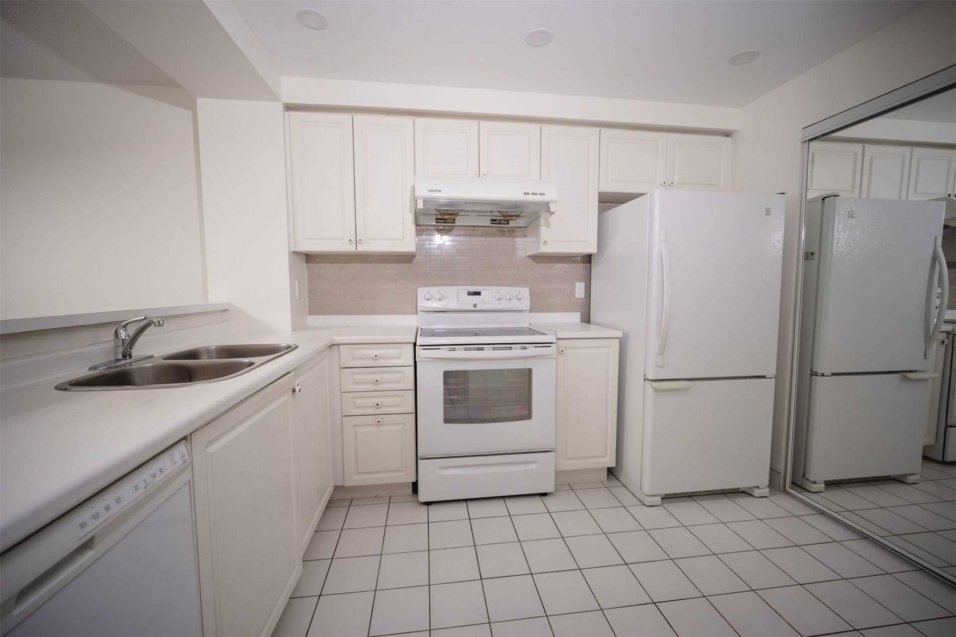 28 Hollywood Ave, #1210