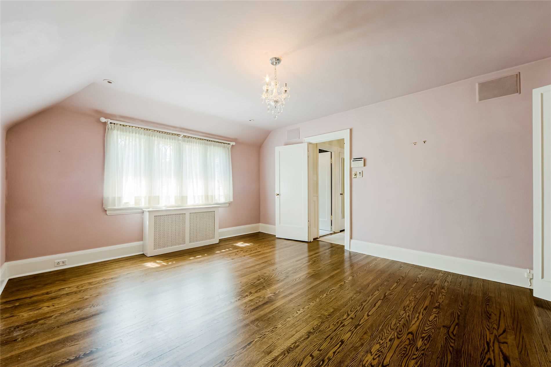 599 Spadina Rd