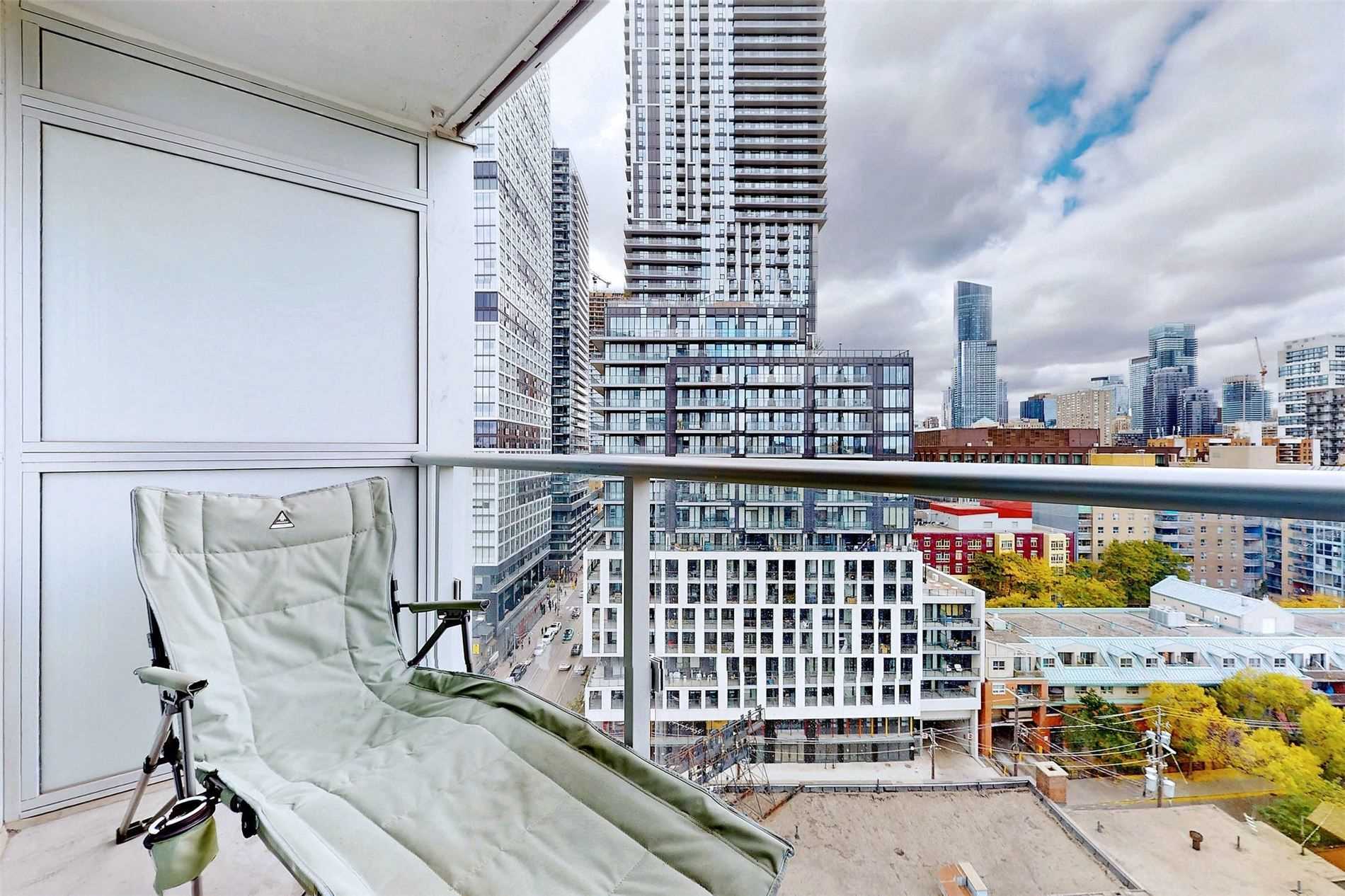 219 Dundas St E, #1709