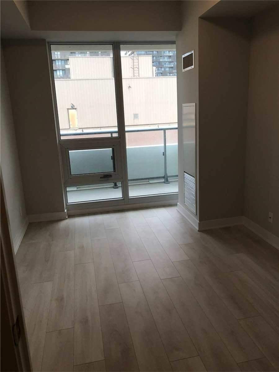 2221 Yonge St, #901