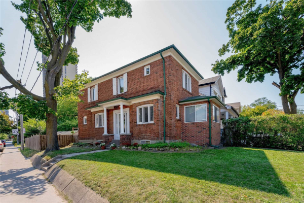 $1,599,900 • 33 Castlefield Ave <br/> ROYAL LEPAGE SIGNATURE REALTY, BROKERAGE