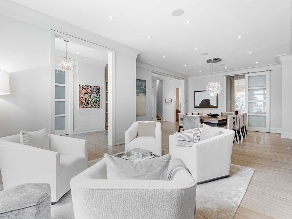 15 Vesta Dr