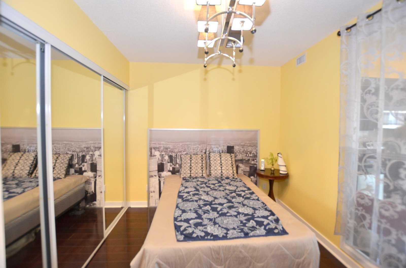 120 Dallimore Circ, #817