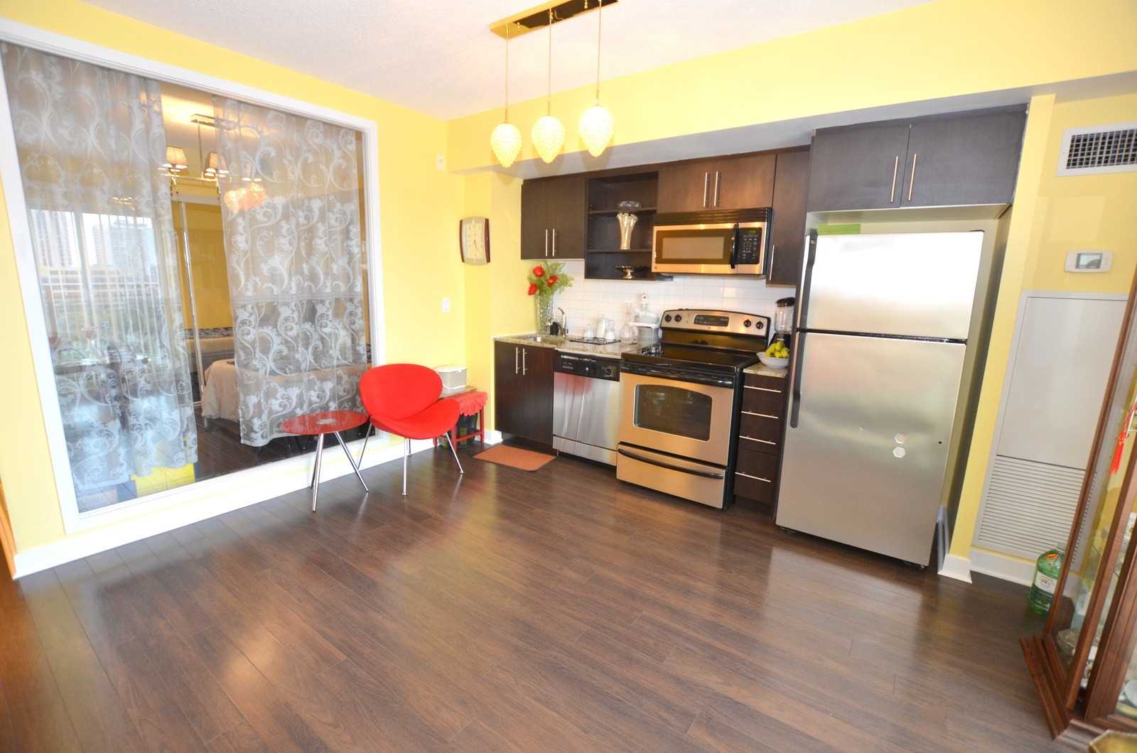 120 Dallimore Circ, #817