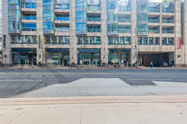 2171 Yonge St, Toronto