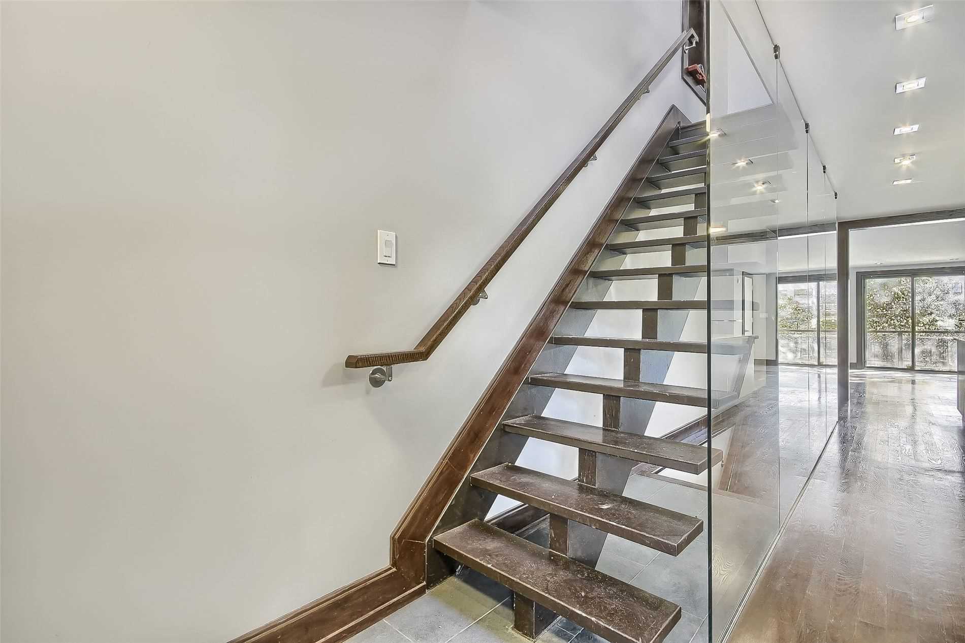 127 Orchard View Boulevard