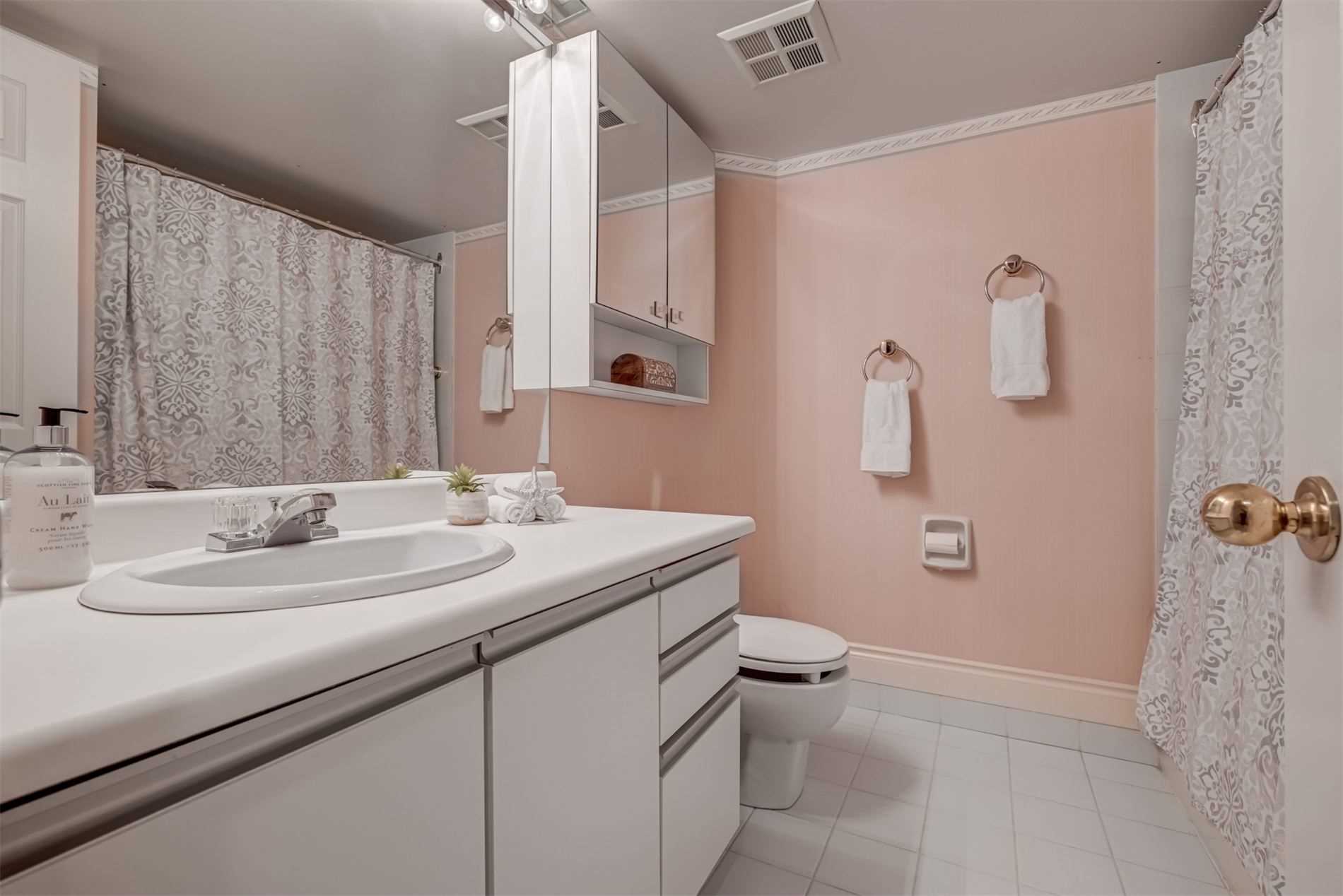 1177 Yonge St, #311