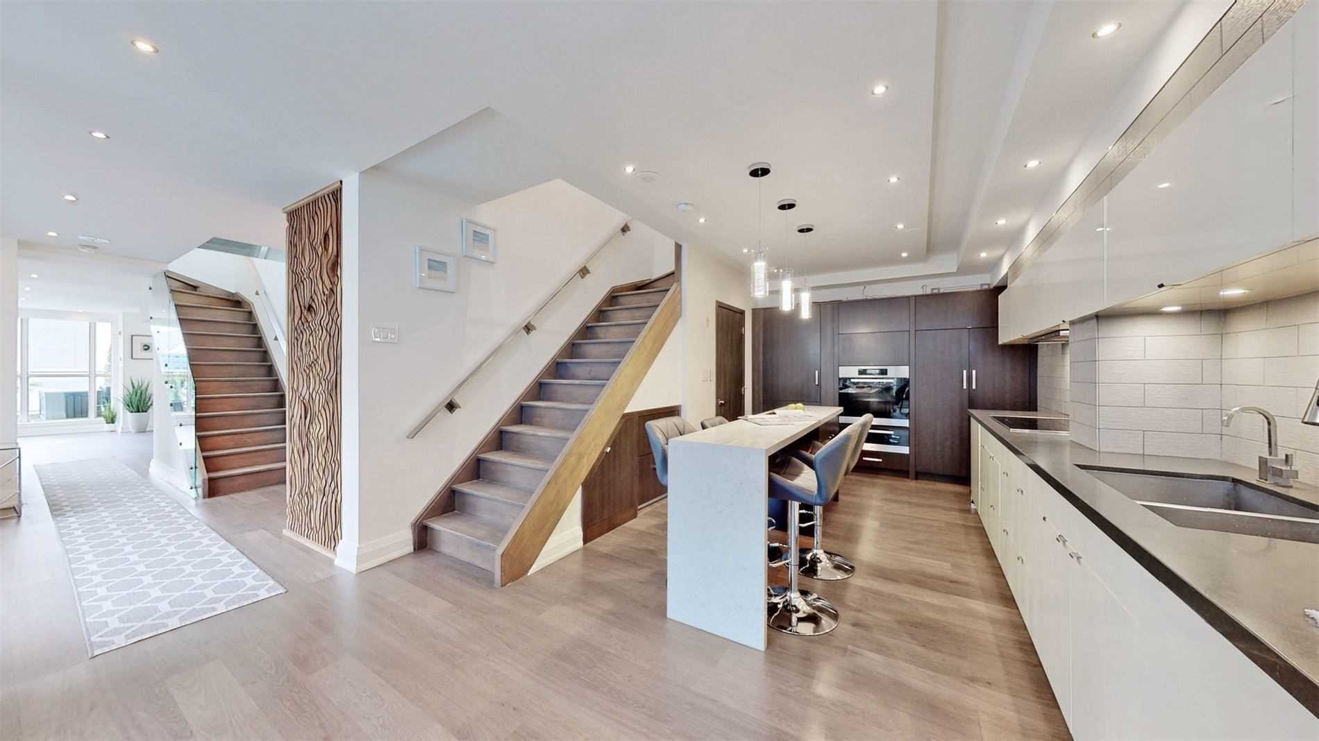 36 Blue Jays Way, #711 712