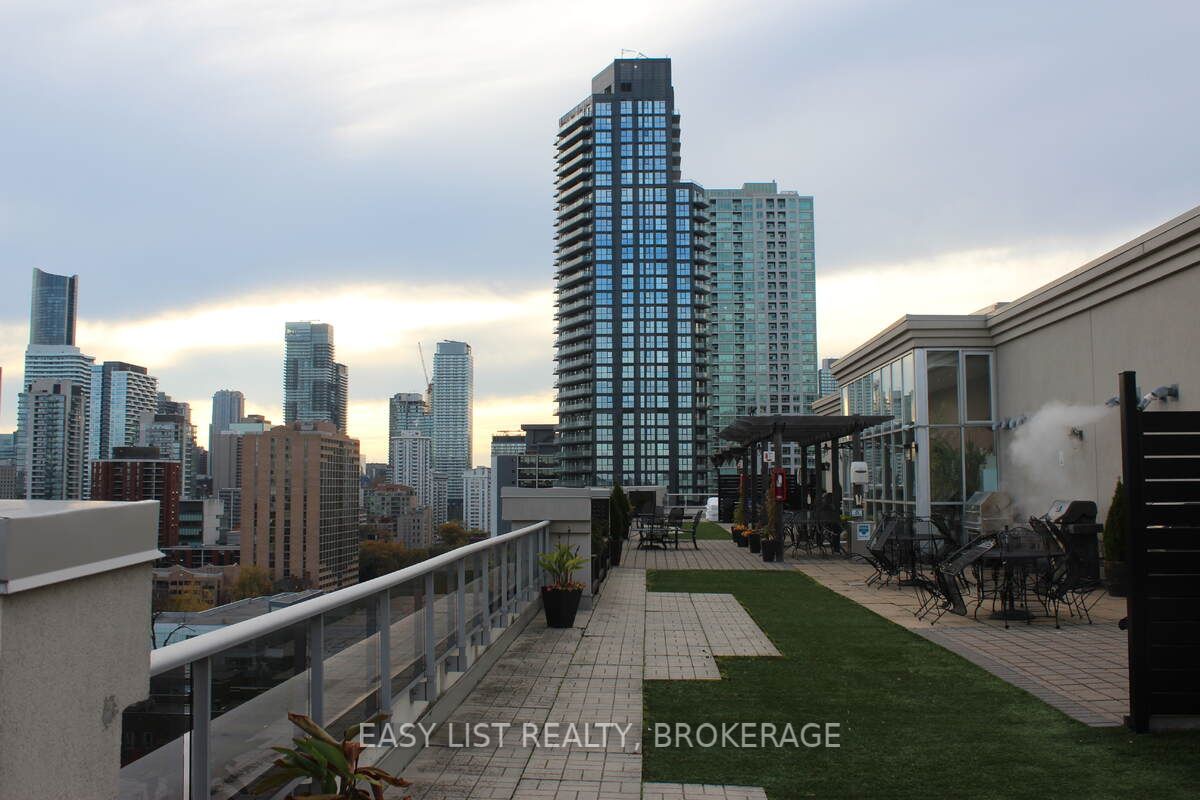 225 Wellesley Street E #407