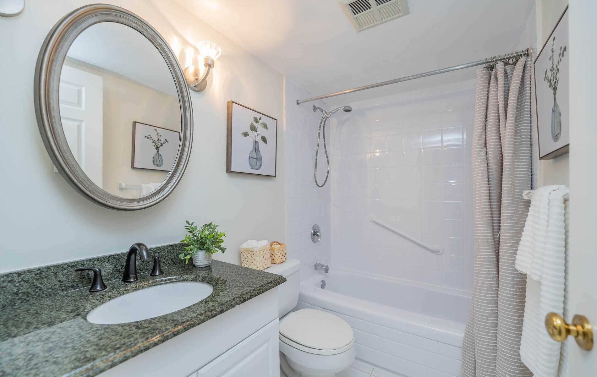1210 Don Mills Rd, #105