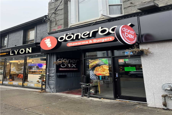 669 Queen St W