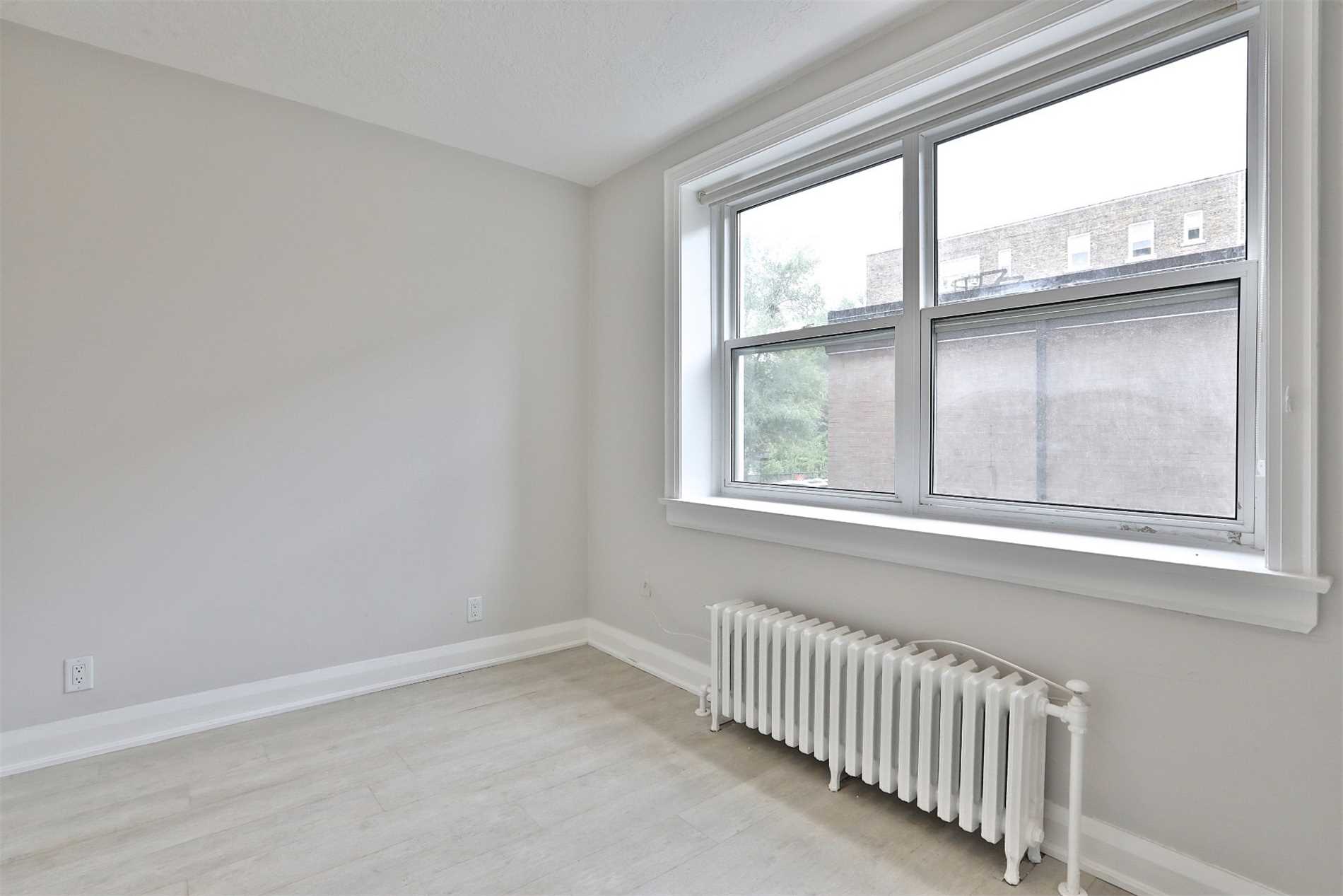 448 Spadina Rd, #102