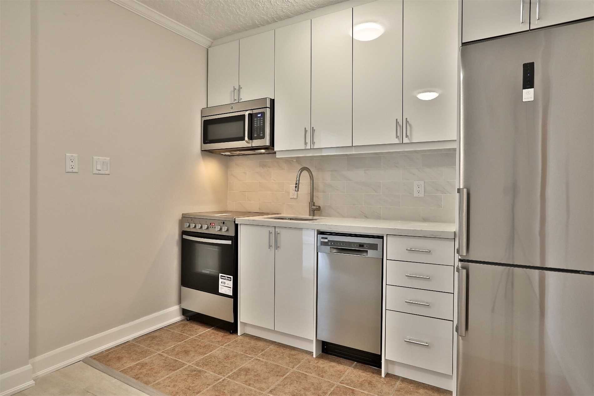 448 Spadina Rd, #102