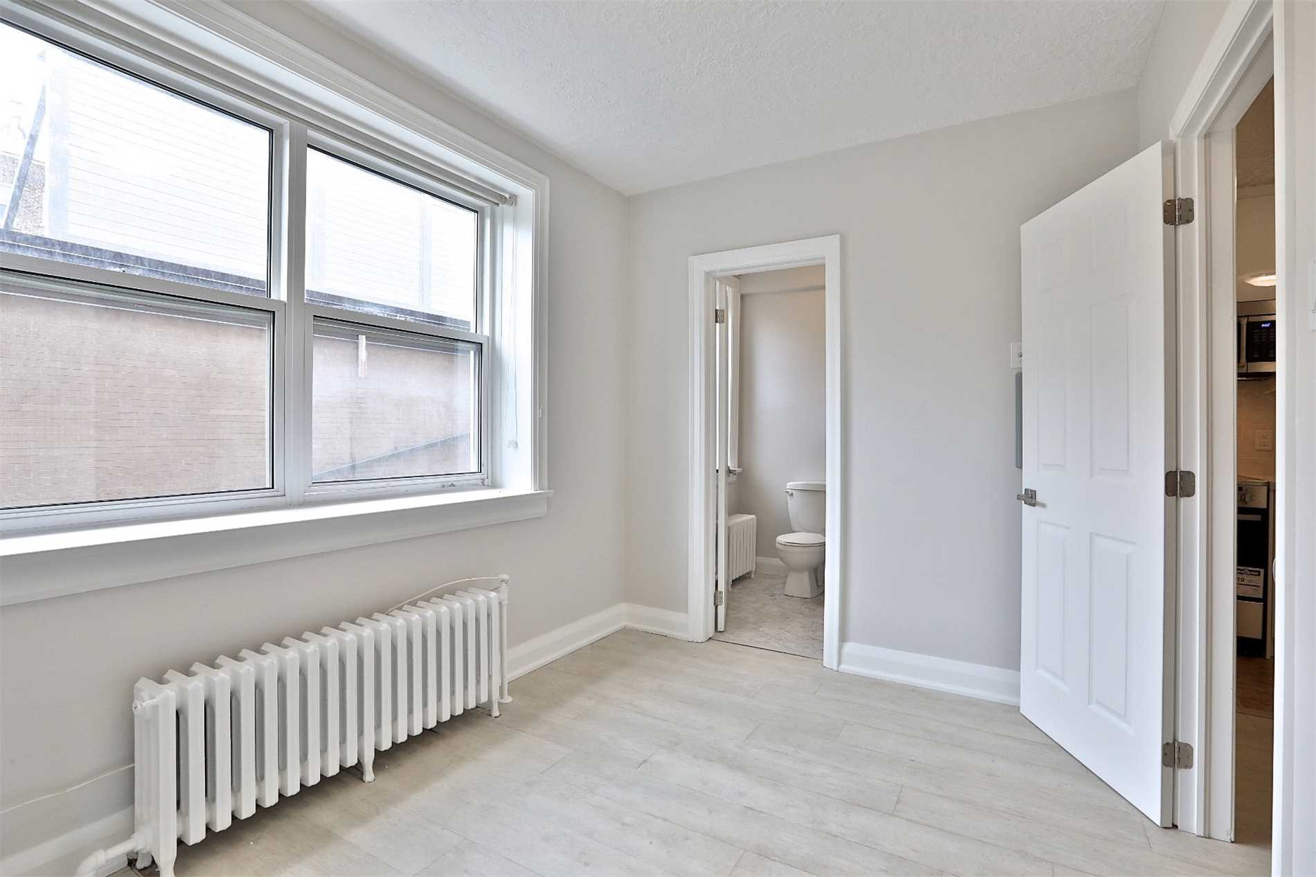448 Spadina Rd, #102