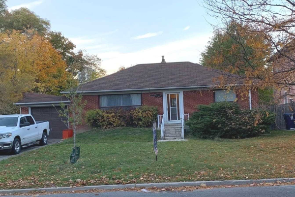 134 Upper Canada Dr, Toronto