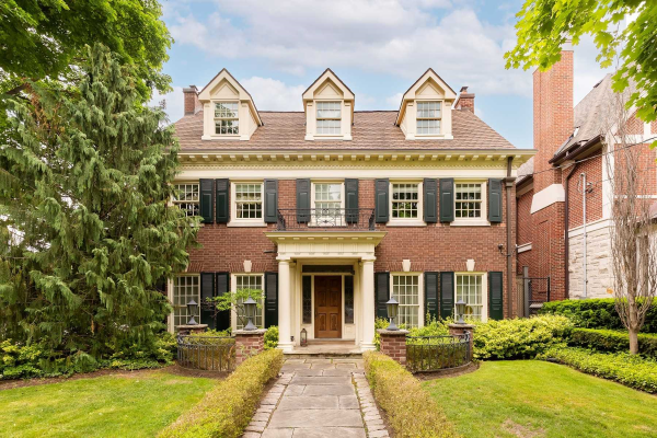 11 Dewbourne Ave, Toronto
