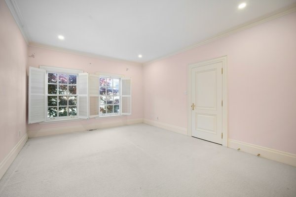 230 Dunvegan Rd