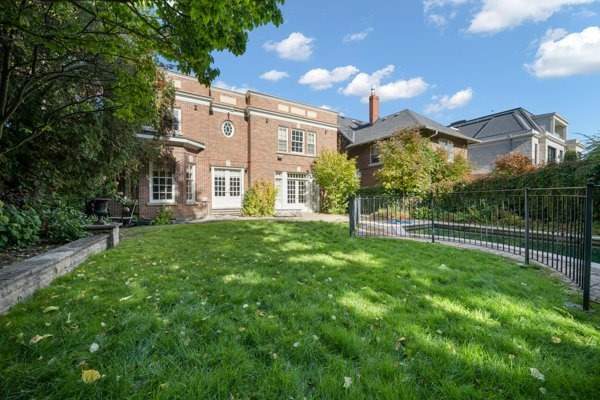 230 Dunvegan Rd