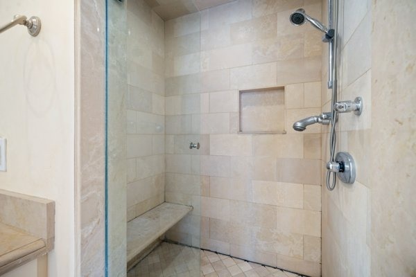 230 Dunvegan Rd