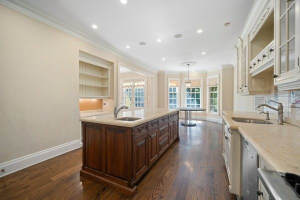 230 Dunvegan Rd