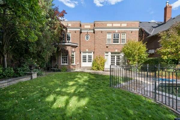 230 Dunvegan Rd