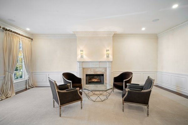 230 Dunvegan Rd