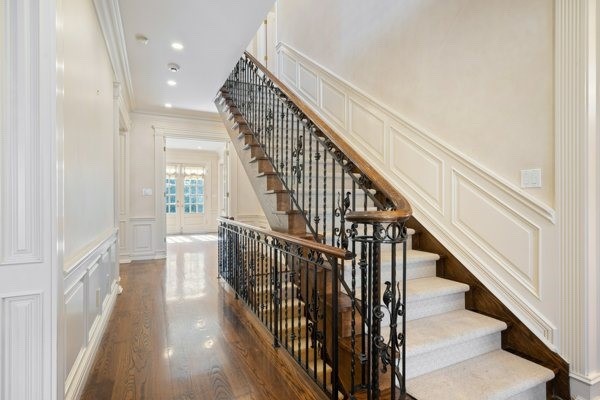 230 Dunvegan Rd