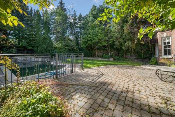 230 Dunvegan Rd