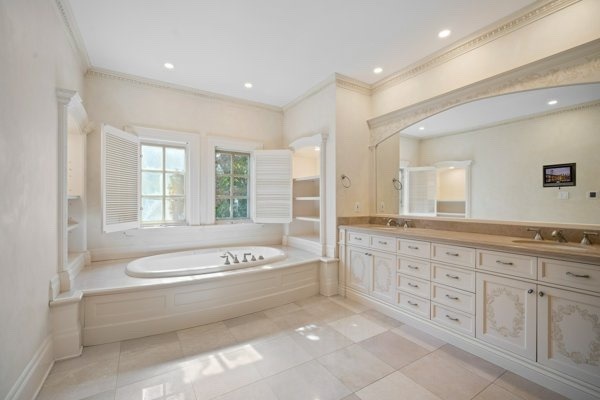 230 Dunvegan Rd