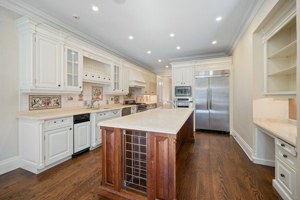 230 Dunvegan Rd