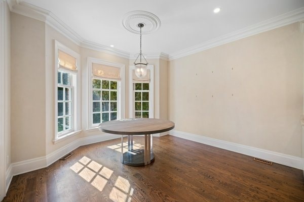 230 Dunvegan Rd