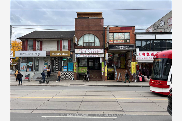 453 Dundas St W, Toronto