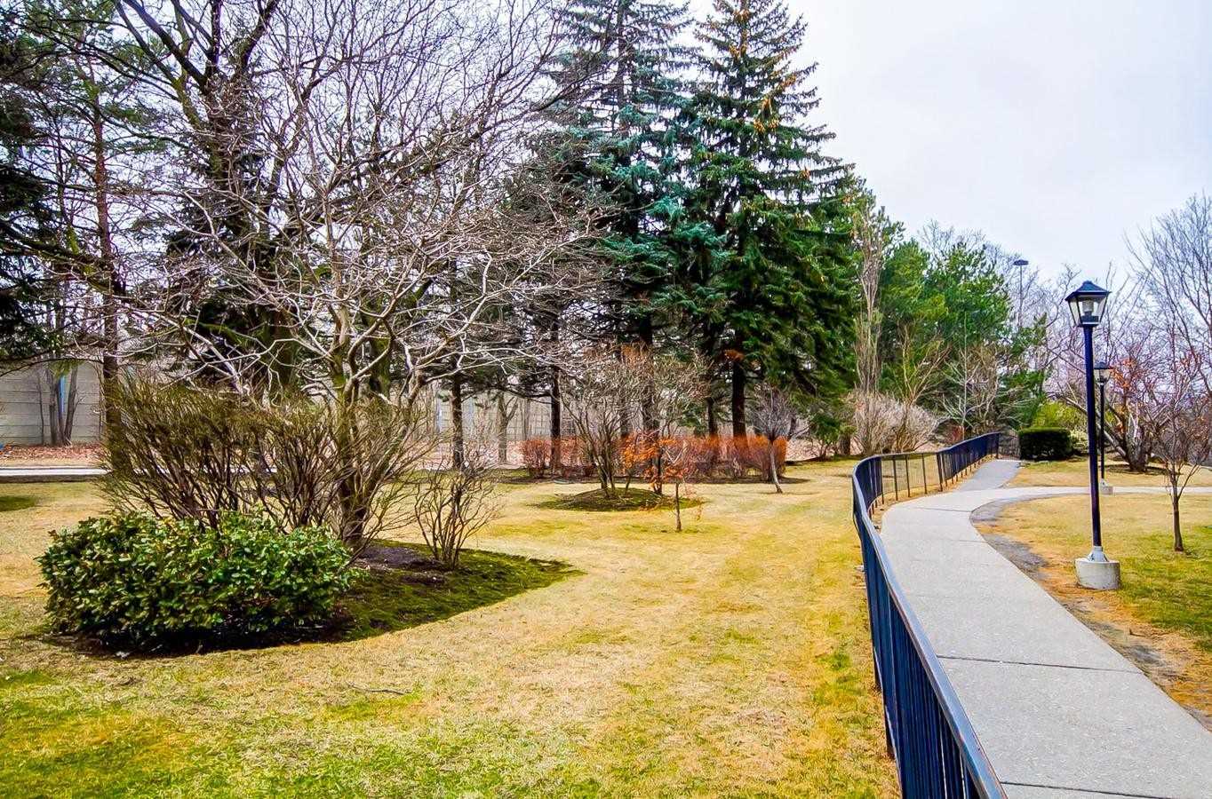 5 Shady Golfway #105