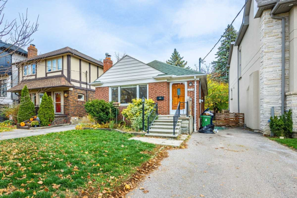 323 Rumsey Rd, Toronto