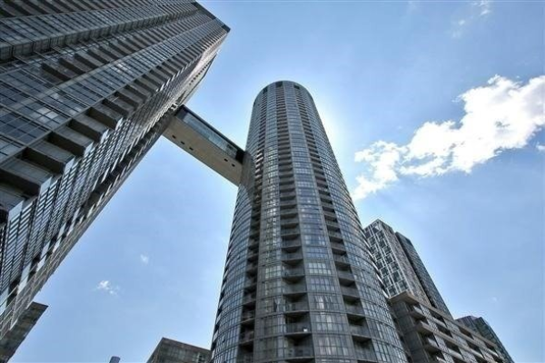 21 Iceboat Terr, Toronto