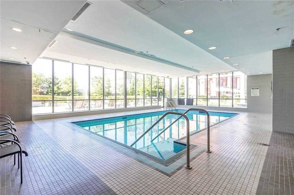 120 Dallimore Circ, #817