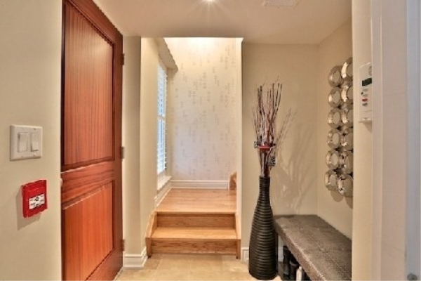 761 Bay St, Toronto