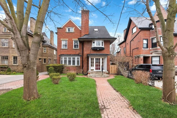 25 Roxborough St E, Toronto