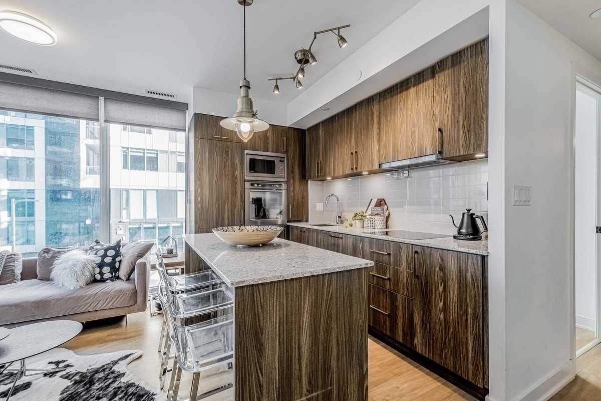 27 Bathurst St, #1001